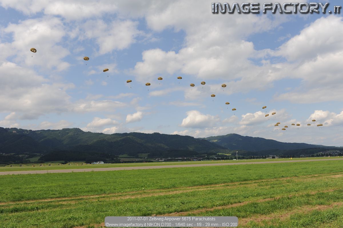 2011-07-01 Zeltweg Airpower 5675 Parachutists